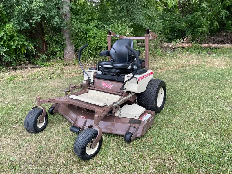 2012 Grasshopper 223 Commercial Mower With 61-Inch Deck 1