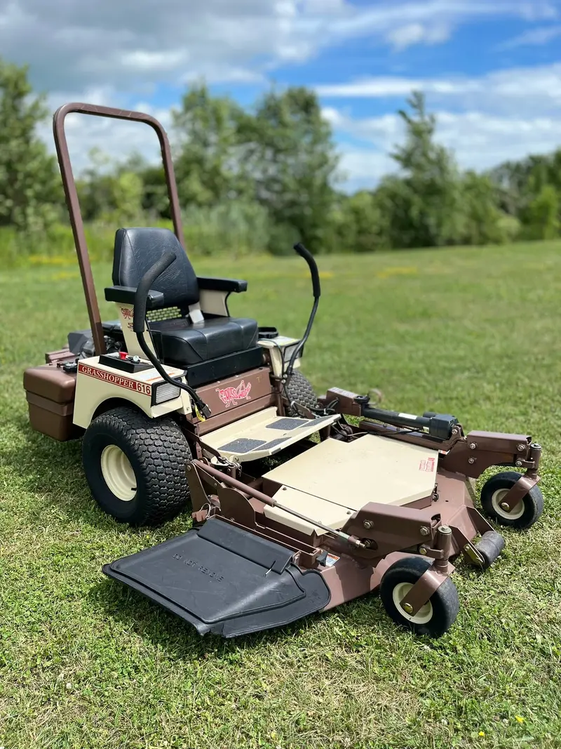 Grasshopper 616T Commercial Zero-Turn Mower With 48-Inch Precision-Fit Deck 1
