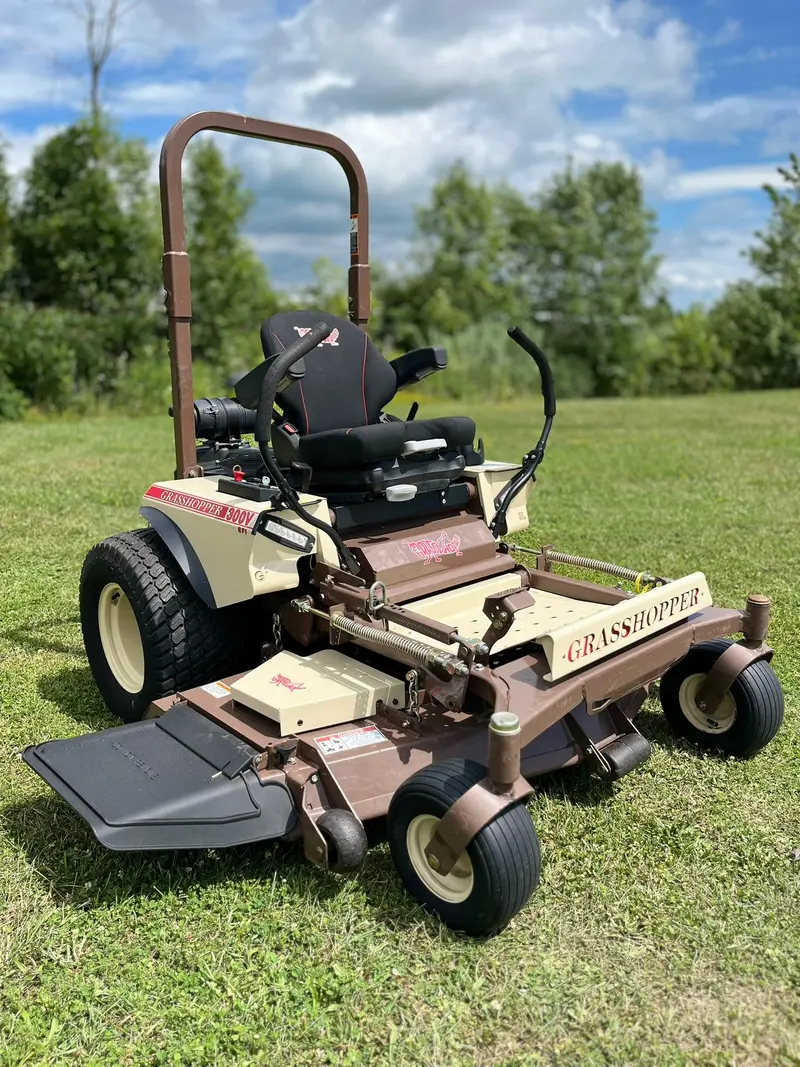 Pre-Owned Grasshopper 337V Zero-Turn Mower – 61-Inch Deck, Strong Performance – Inventory #7607 1