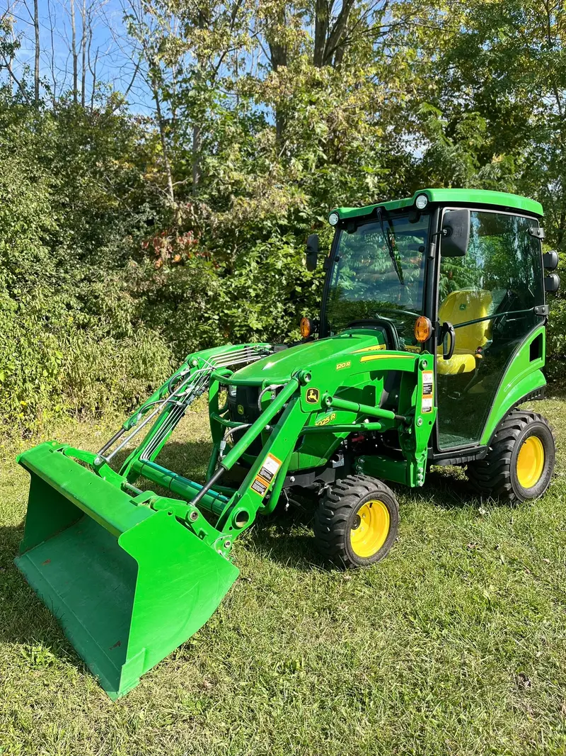 Pre-Owned John Deere 1025R Compact Tractor With Enclosed Cab – Inventory #7250 1