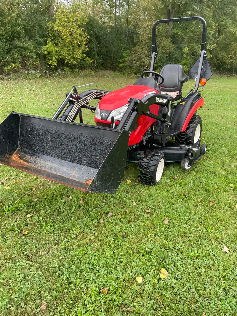 Yanmar Sa221 Compact Tractor – Loader Ready, Optional 60-Inch Mower Deck 1